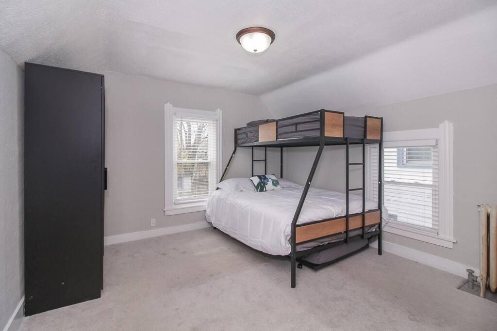 Lakeside Home In Lorain Luaran gambar